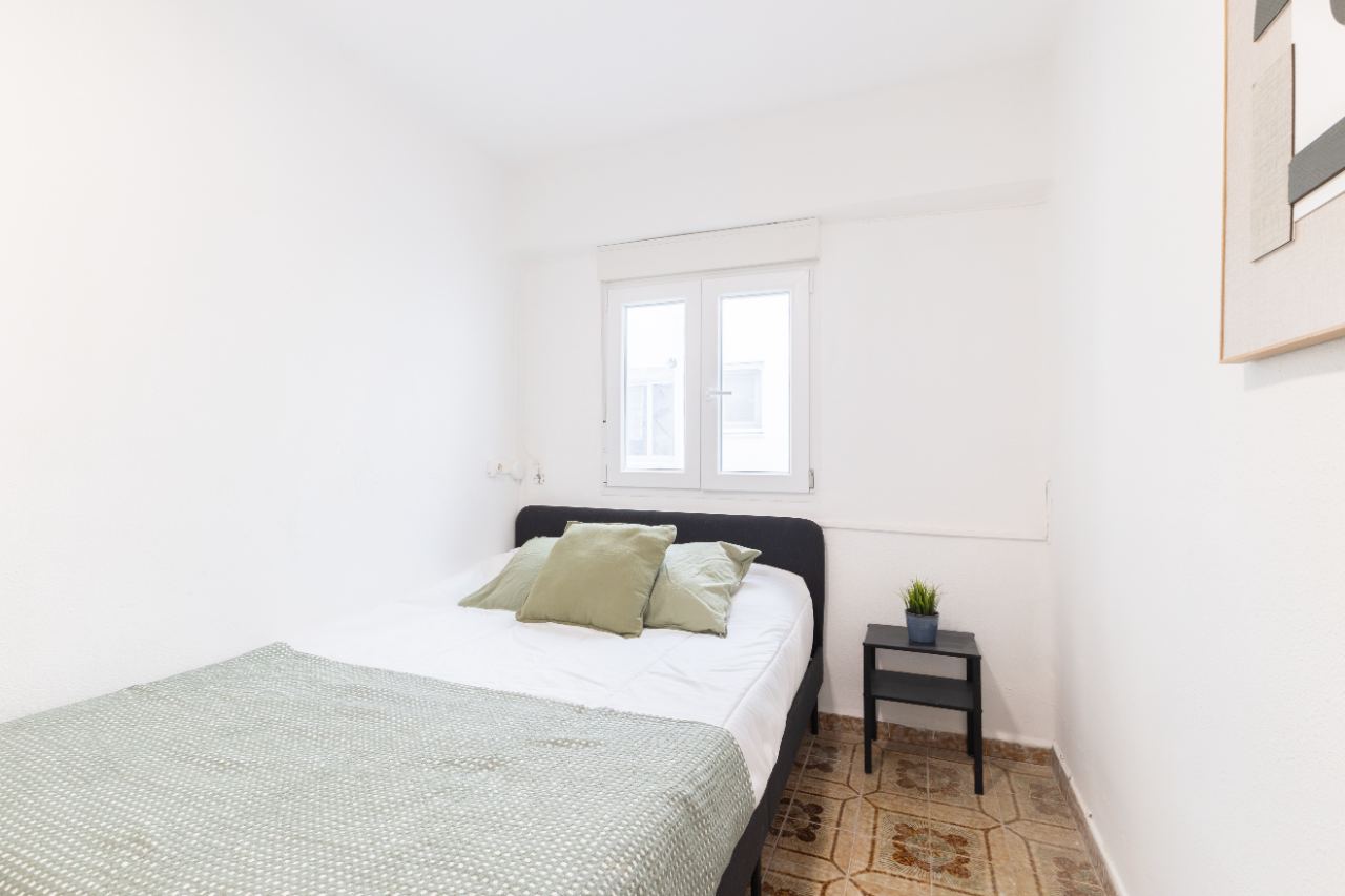 Habitación individual en Juan Piñol — Privada — 2