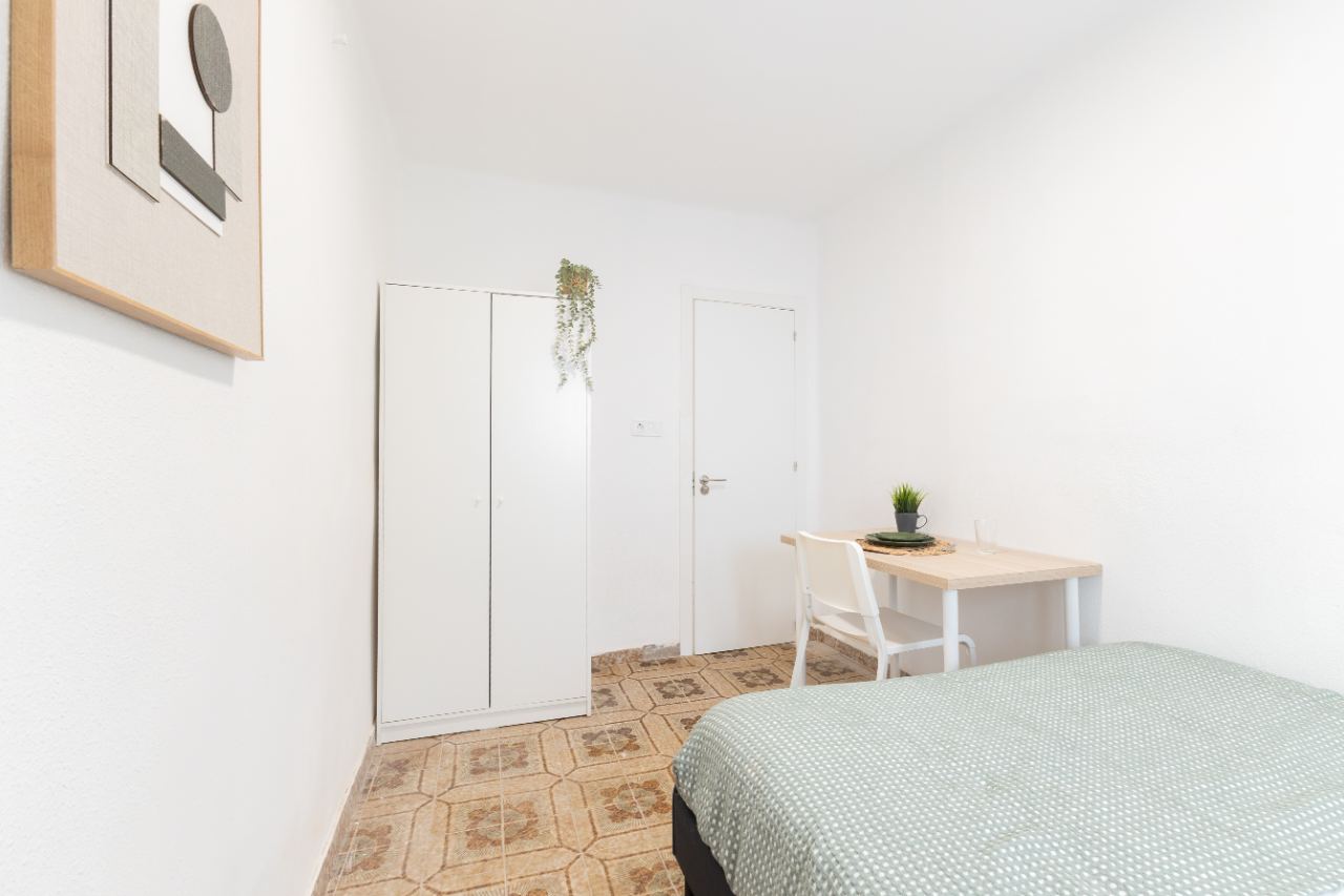 Habitación individual en Juan Piñol — Privada — 3