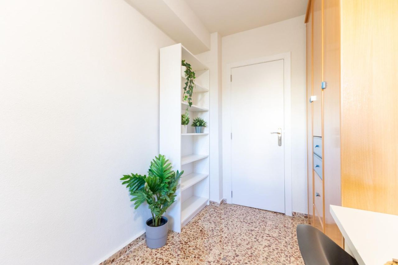 Habitación individual en Av. Blasco Ibáñez — Privada — 4