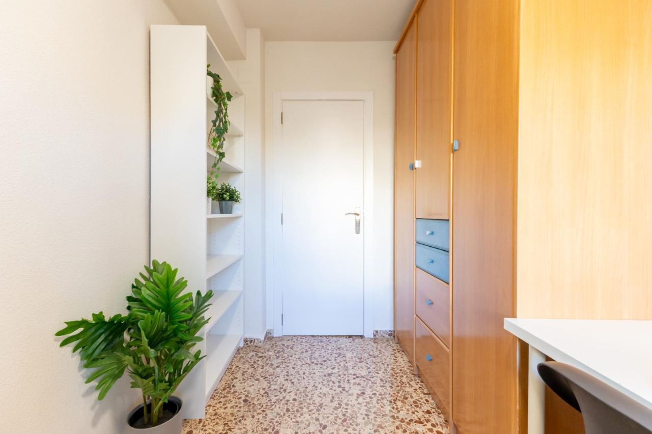 Habitación individual en Av. Blasco Ibáñez — Privada — 3