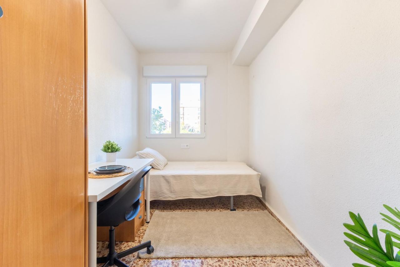 Habitación individual en Av. Blasco Ibáñez — Privada — 2