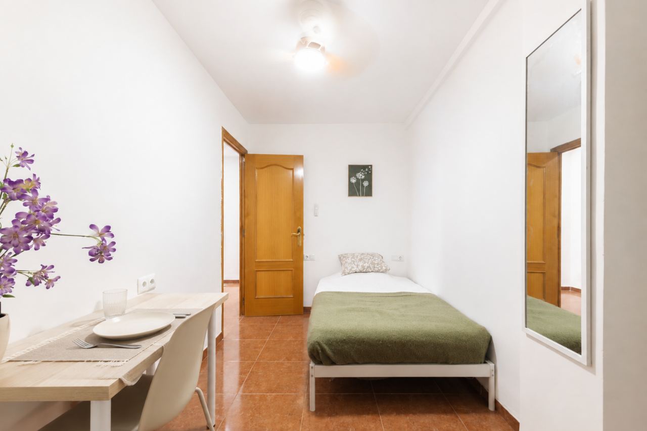 Habitación individual en Ernesto Ferrer — Privada — 3